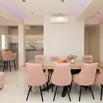 Luxury Imperio Apartment